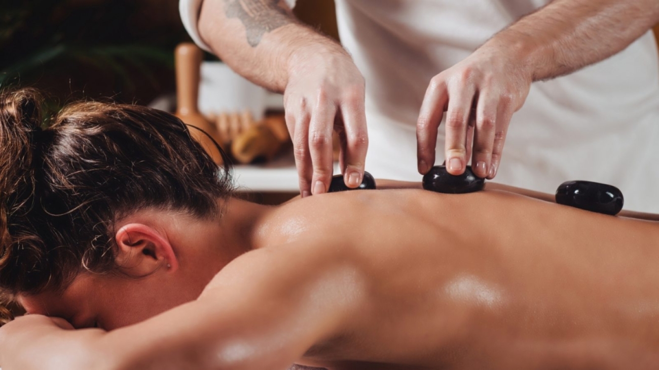 spa-salon-therapy-treatment-PZFBLW-5-1600x900