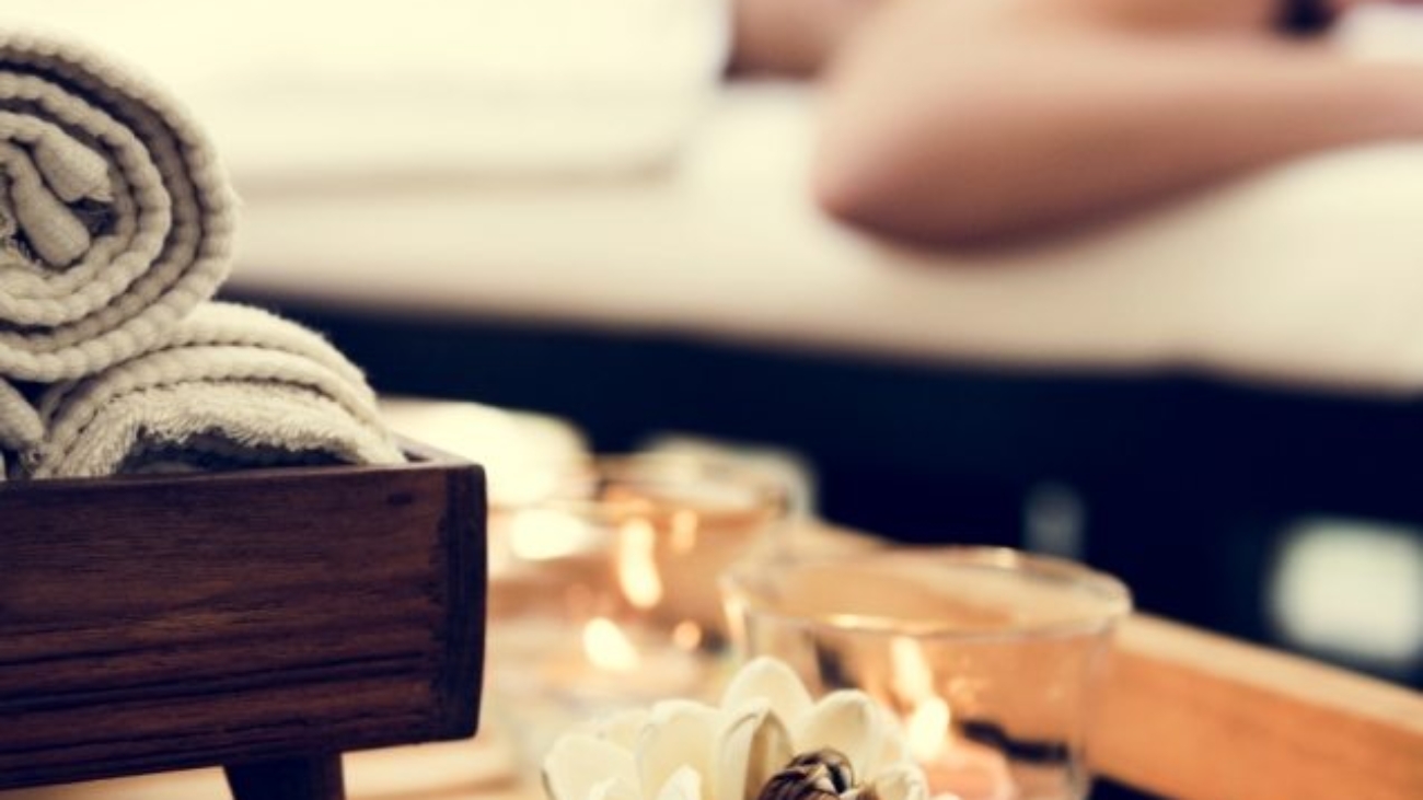 spa-salon-therapy-treatment-PZFBLW9-637x478