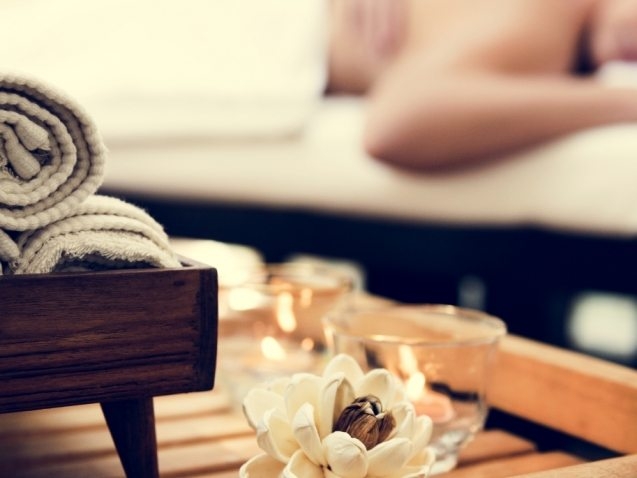 spa-salon-therapy-treatment-PZFBLW9-637x478