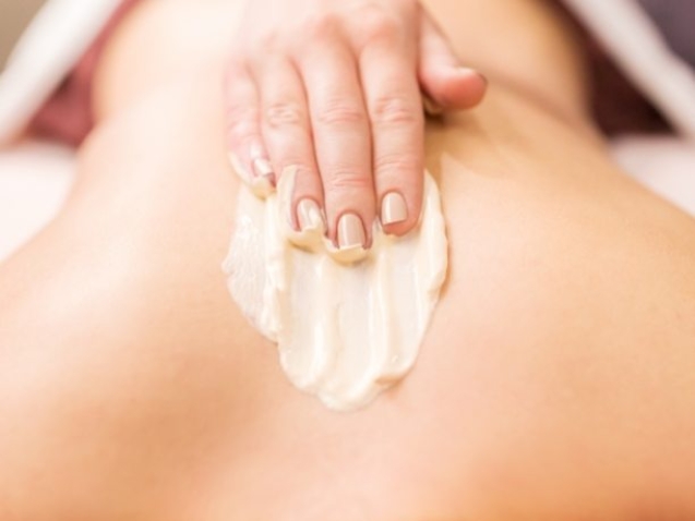 woman-having-back-massage-with-cream-at-spa-PFCWZ34-1